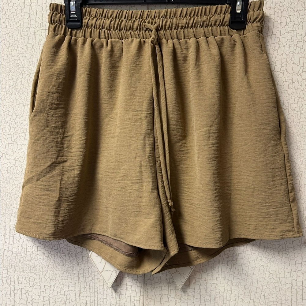 Willow Tree Tan Elastic Waistband Shorts and shirt Set - Picture 7 of 8